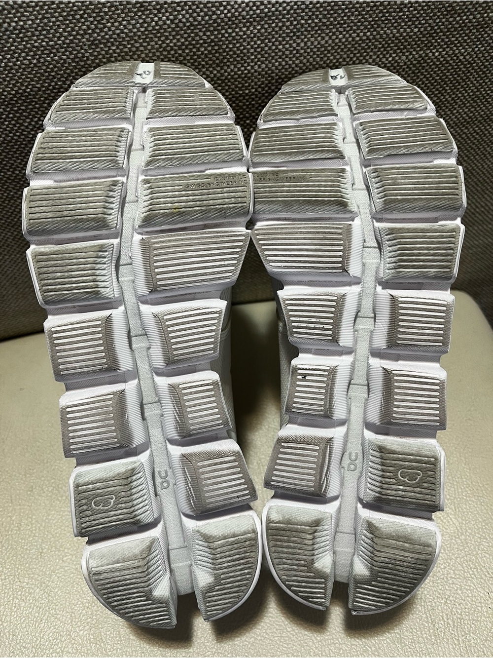 On Cloud 5 Running White Mesh Lace-Up Sneakers Women’s Size 8 - Picture 8 of 9